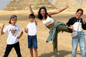 Sevinc övladları ilə Misirdə