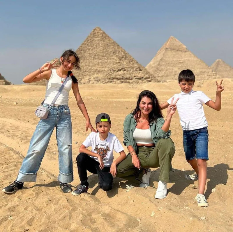 Sevinc övladları ilə Misirdə