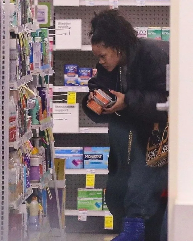 Rihanna alış-verişdə