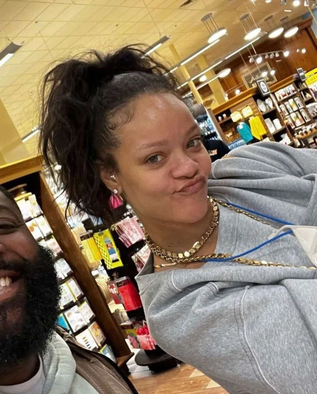 Rihanna alış-verişdə