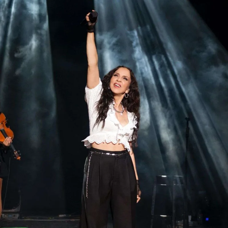 Amerika konsertlərinin gəlirini zərərçəkənlərə bağışlayır