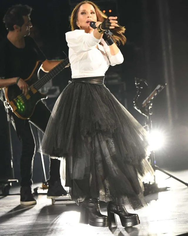 Amerika konsertlərinin gəlirini zərərçəkənlərə bağışlayır