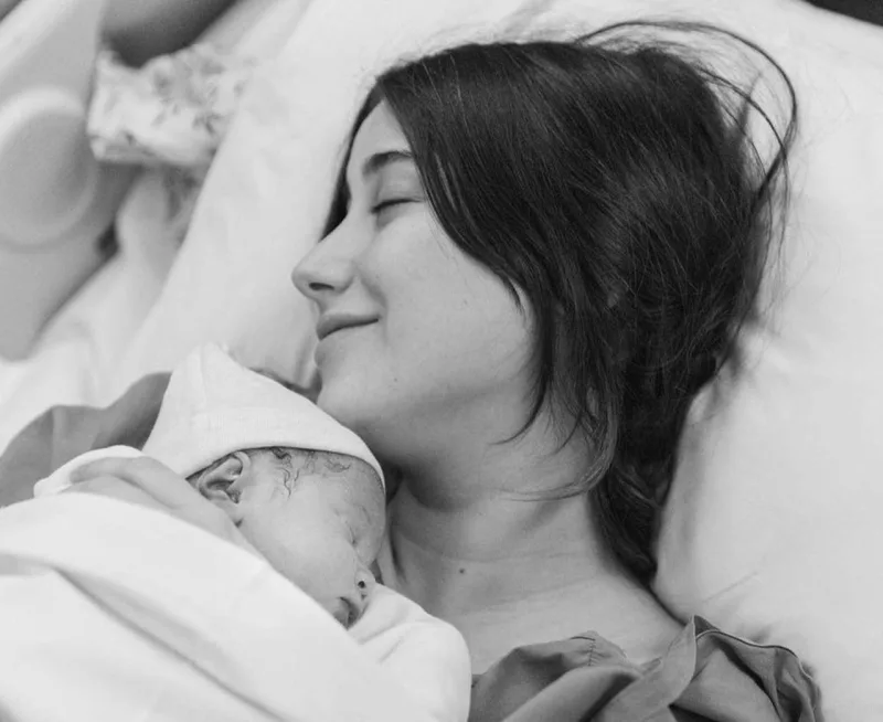 Hazal qızı ilə yeni görüntülərini paylaşdı