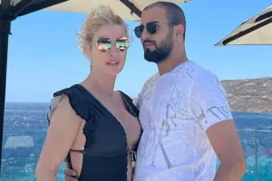 Boşanma xəbərlərini lağa qoydu