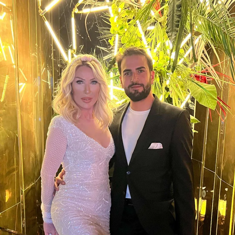 Boşanma xəbərlərini lağa qoydu