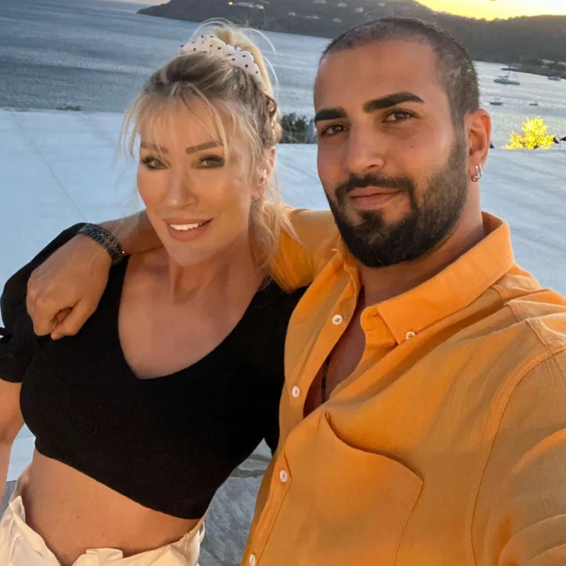 Boşanma xəbərlərini lağa qoydu