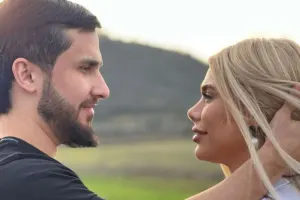 “Kişilərlə əl verib görüşmürəm”