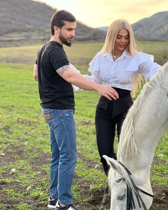 “Kişilərlə əl verib görüşmürəm”