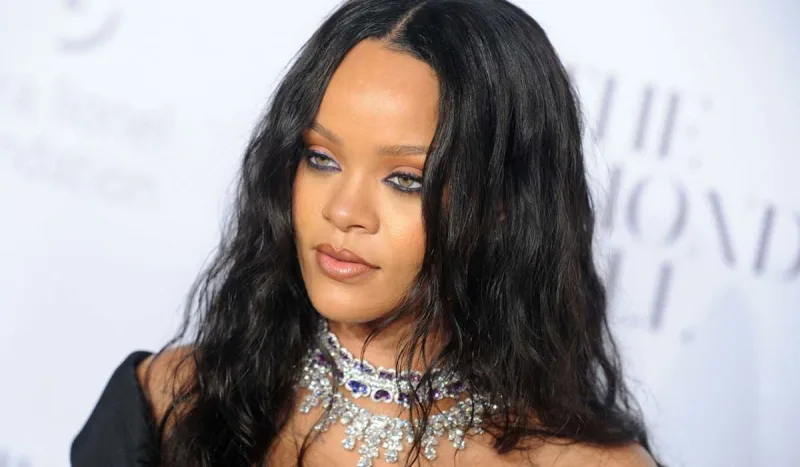 Maşını küçədə qoyub evə girdi, oğurladılar