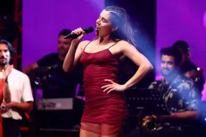 “Survivor” iştirakçısının ifası gülüş doğurdu