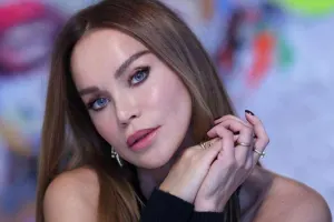 Ölən oğlunun paltarlarını onlara bağışladı