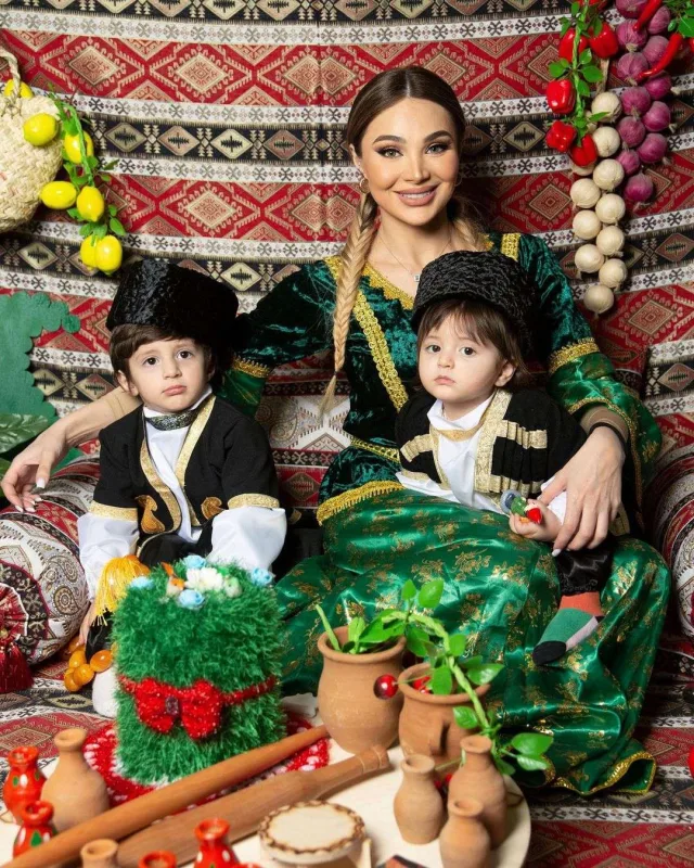 Ülviyyədən oğulları ilə fotosessiya