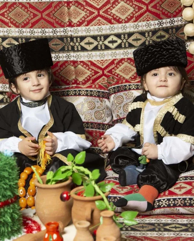 Ülviyyədən oğulları ilə fotosessiya