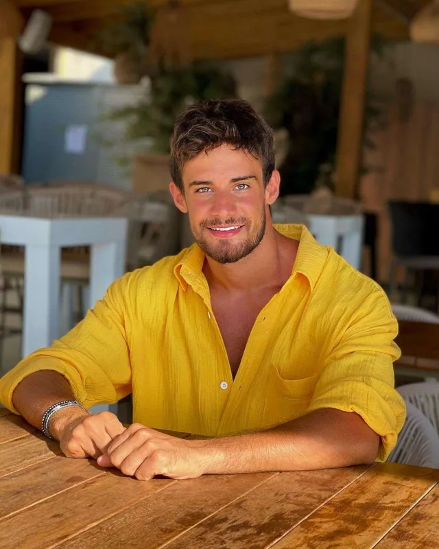 “Aşk-ı memnu”nun ulduzu keçmiş sevgilisini döydü