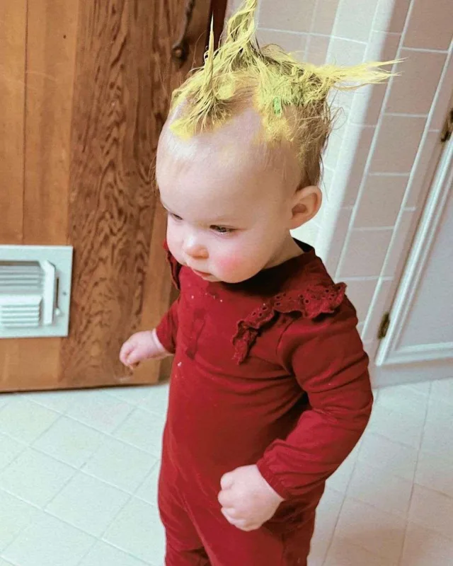 Övladının adını dəyişdirib “Niyə?” etdi