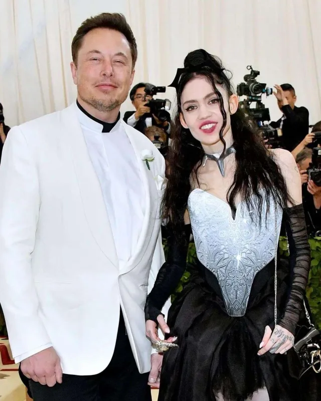 Övladının adını dəyişdirib “Niyə?” etdi