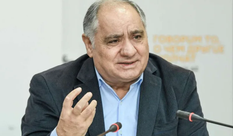 “Ailə tərbiyəsi görməyən şou adamları efirə çıxarılmamalıdır”