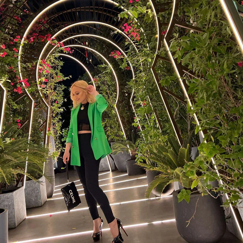 Nuranın Dubay gəzintisi