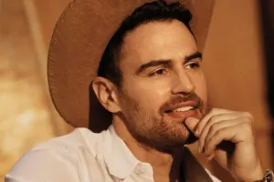 Məşhur aktyor jurnalın üz qabığında