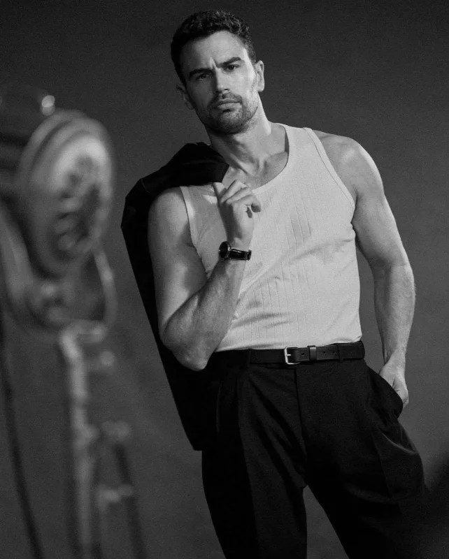 Məşhur aktyor jurnalın üz qabığında