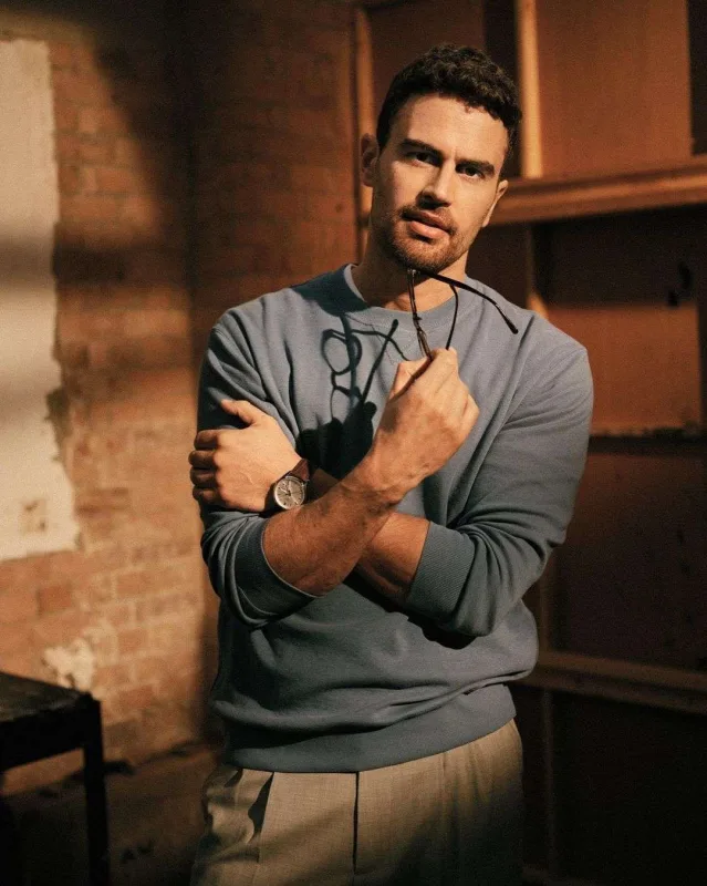 Məşhur aktyor jurnalın üz qabığında