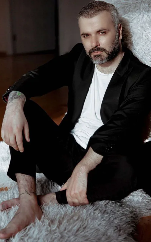 “Ərgən seriallarının baş rollarına oxşayırlar”