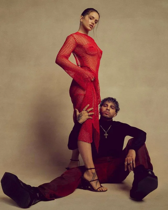 Sevgilisi ilə jurnala pozalar verdi