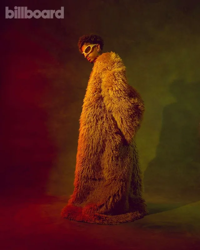 Sevgilisi ilə jurnala pozalar verdi