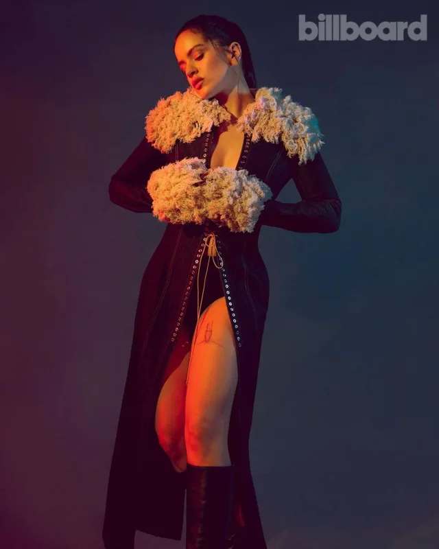 Sevgilisi ilə jurnala pozalar verdi