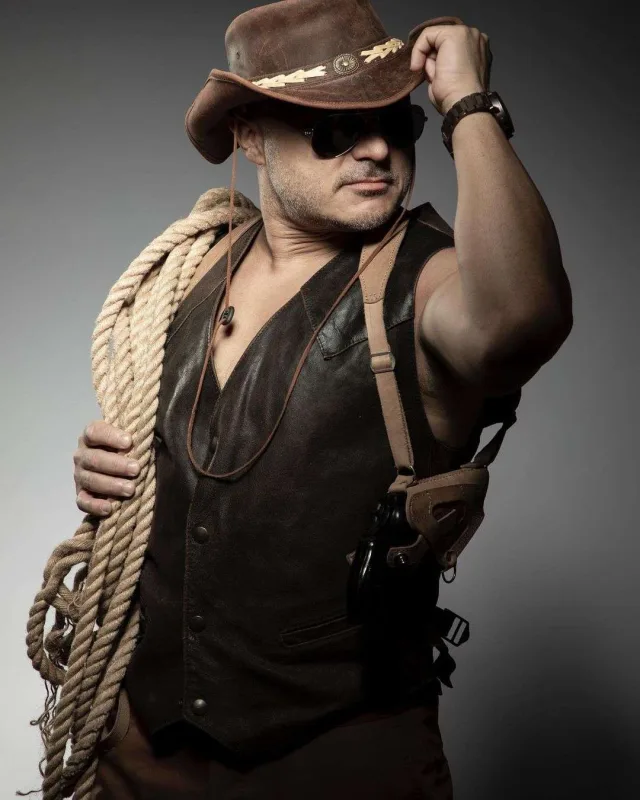 Miri Yusif kovboy stilində