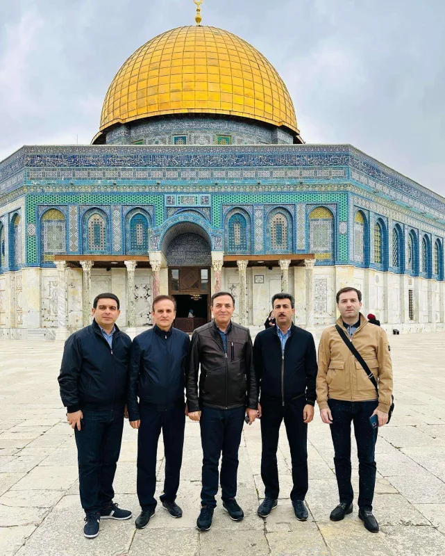 Xalq artisti Qüdsə yollandı