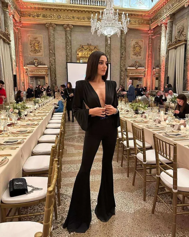 Handedən dekolteli paylaşımlar