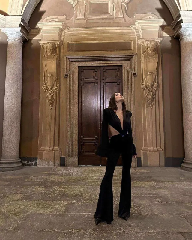 Handedən dekolteli paylaşımlar