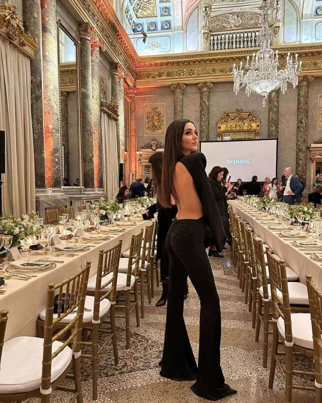 Handedən dekolteli paylaşımlar