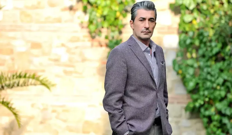 Anasını evinin yanında dəfn edib