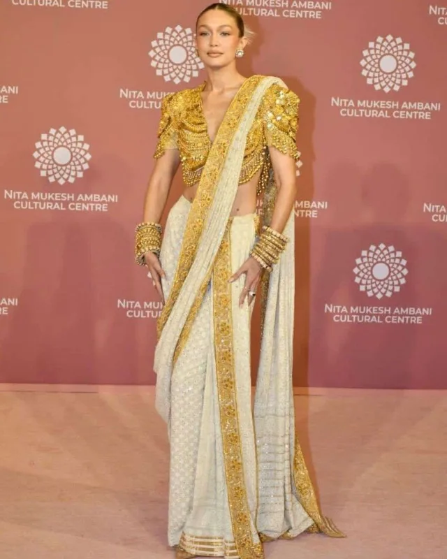 Hindistanda təntənəli açılış