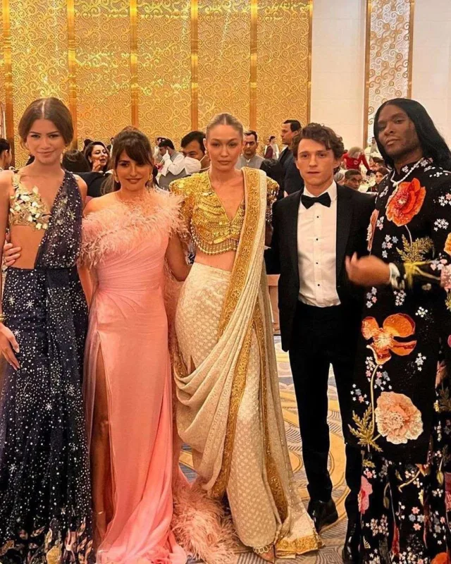 Hindistanda təntənəli açılış