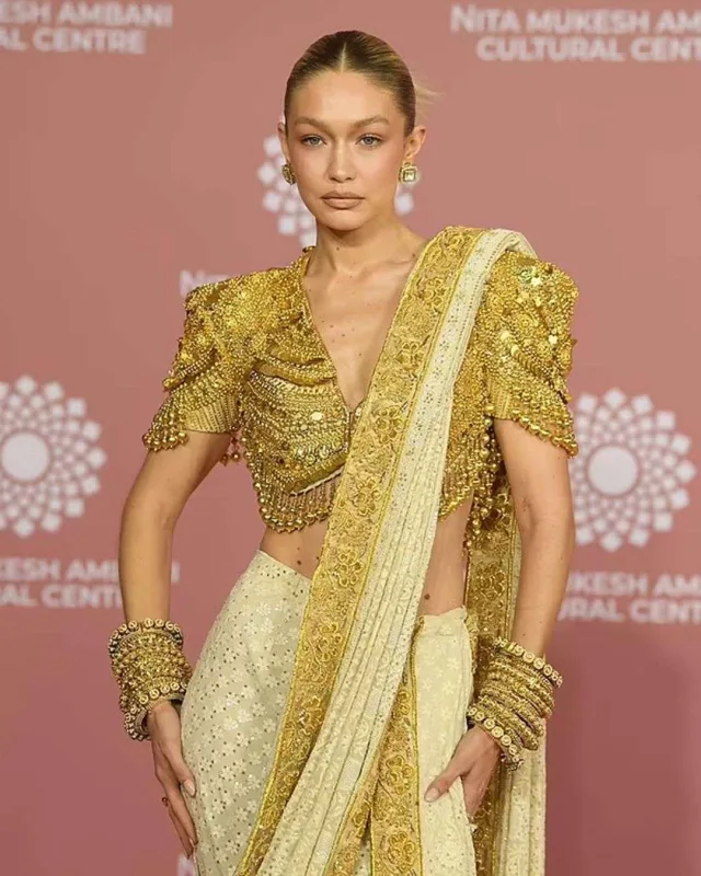 Hindistanda təntənəli açılış