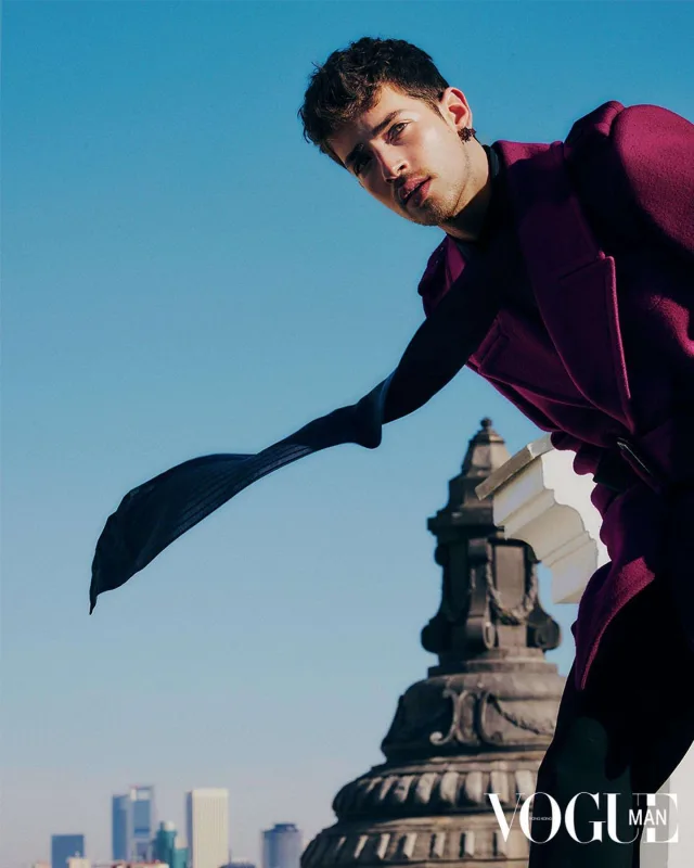 “Elite”in ulduzu kamera qarşısında