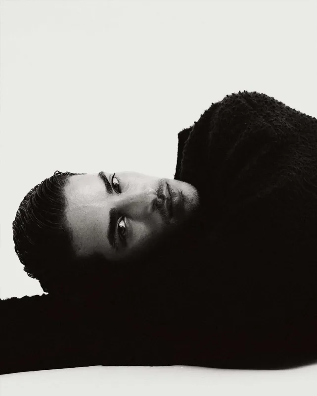 “Elite”in ulduzu kamera qarşısında