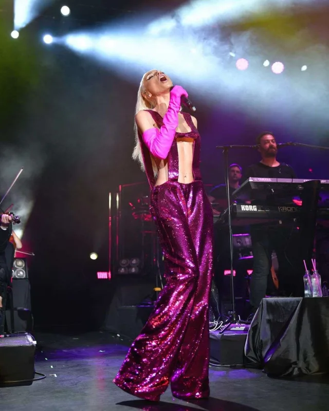 “Ölkəni tərk etmirəm” – Gülşen