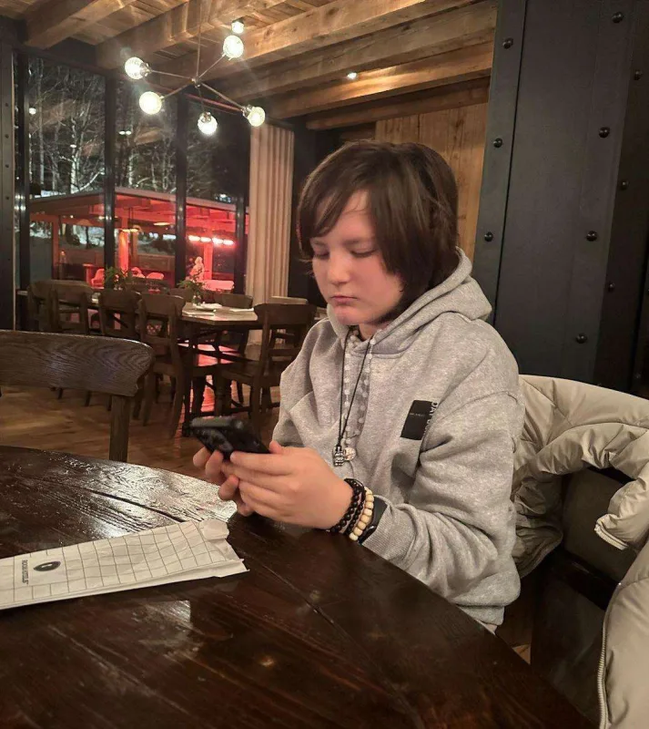 Günay oğlu ilə tətildə