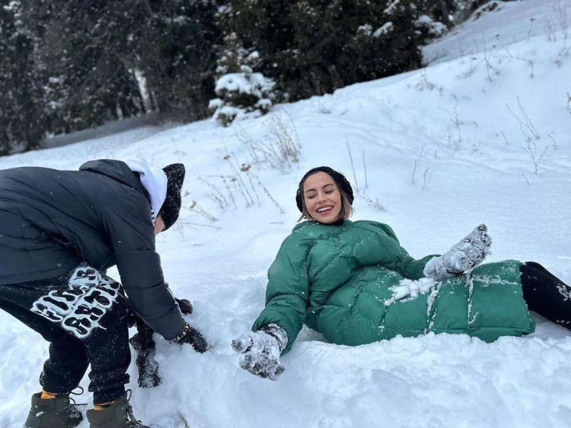 Günay oğlu ilə tətildə