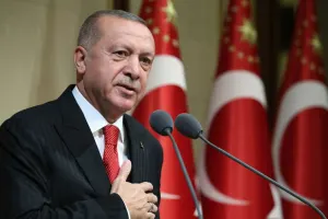 Erdoğanı təhqir etdiyi deyilən müğənni hakim qarşısına çıxdı