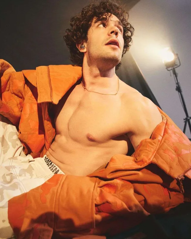 İndi də “O ses Türkiye”nin aparıcısı ilə sevgilidir