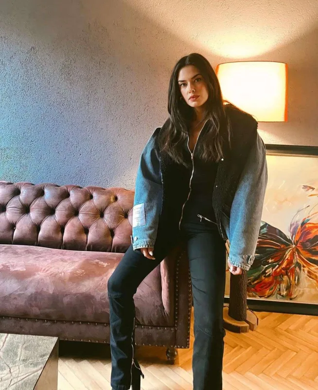 İndi də “O ses Türkiye”nin aparıcısı ilə sevgilidir