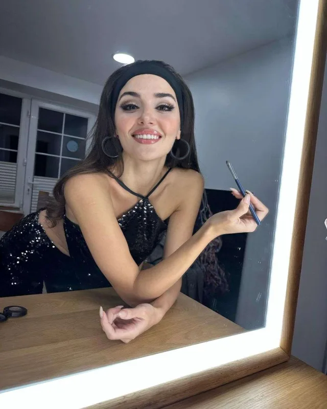 Handeni Türkan Şoraya bənzətdilər