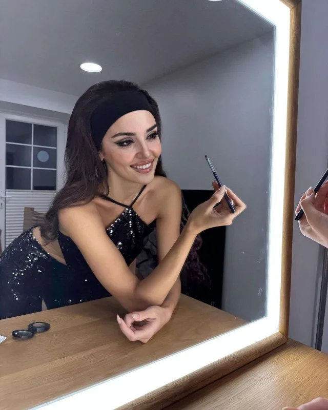 Handeni Türkan Şoraya bənzətdilər