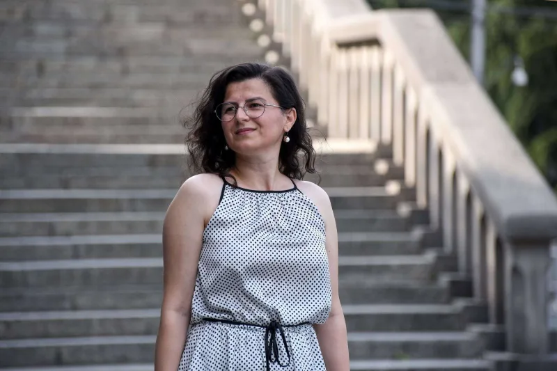 “Əllərində telefon onu danışdıran sənət dostları utanmır”