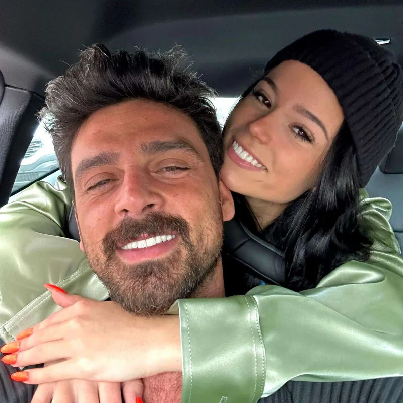 Mikelle nişanlandı